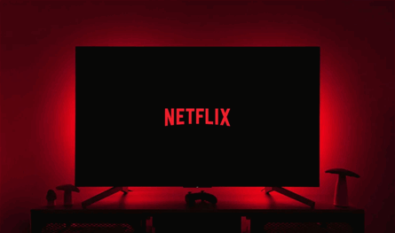 صفقة في الأفق.. هل ستخفض نتفليكس أسعارها؟