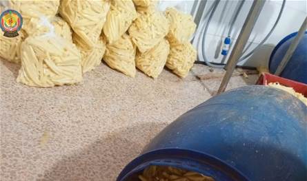بعد انبعاث روائح كريهة منه... ختم مستودع لتقطيع البطاطا وتوضيبها بالشمع الأحمر