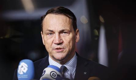 كيف علّق وزير خارجية بولندا على عدم طلب زيلينسكي لقاء الرئيس البولندي؟