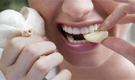 لحماية أنفسكم من الالتهابات والأمراض المزمنة.. تناولوا الثوم!