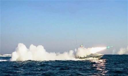 تحمل رسالة مزدوجة: إيران تطلق صواريخ بعيدة المدى خلال مناورات