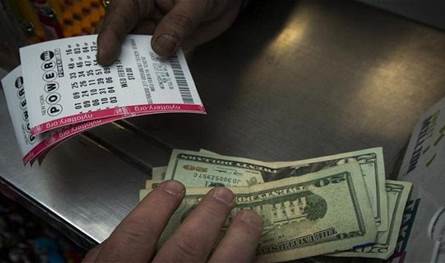 بسبب جدته.. رجل يفوز بمليون دولار إليكم ما حصل معه