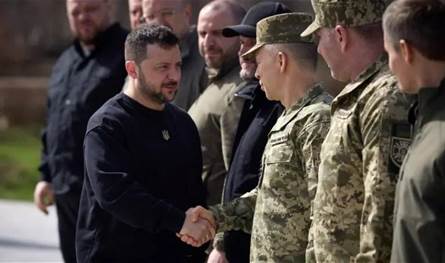 المفاوضات في فلوريدا مستمرة.. والجيش الأوكراني: لا تنازل عن الأرض