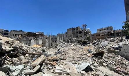 قصف ونسف مبان سكنية.. هذا ما يقوم به الجيش الإسرائيلي جنوب شرقي غزة