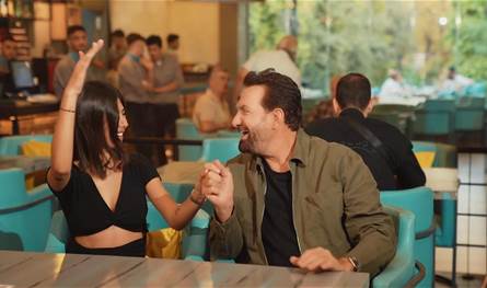 محمد اسكندر يطلق &quot; انسى وطنش &quot;.. وملكة جمال تُشاركه الكليب !