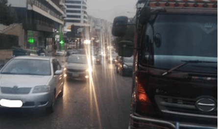 تعطل  بيك آب على اوتوستراد جونيه.. وحركة سير كثيفة