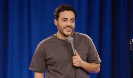 في بيان... الممثل الكوميدي يعتذر بعد توقيفه أمس في المطار