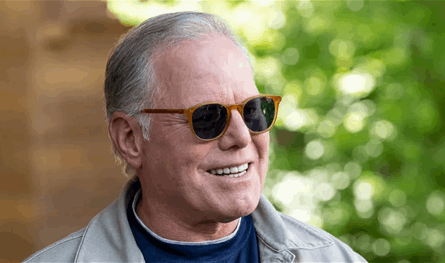 صفقة نتفلكس – وارنر براذرز ديسكفري.. مليارات للمساهمين وقفزة في ثروة زاسلاف