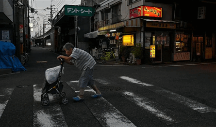 18 ألف مسنّ تائه في عام واحد.. اليابان تستعين بالتكنولوجيا لمواجهة أزمة الخرف