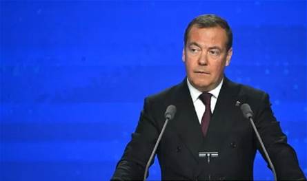 مدفيديف: الولايات المتحدة تواصل ترويض &quot;الاتحاد الأوروبي المجنون&quot;