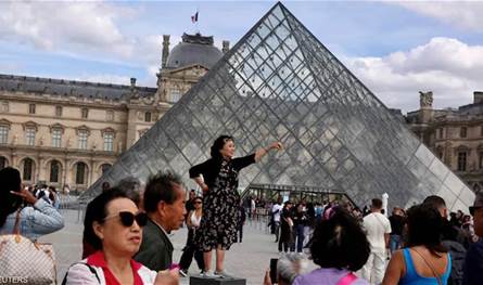 تسرب المياه يهدد مكتبة الآثار المصرية باللوفر.. مئات الكتب تتلف!