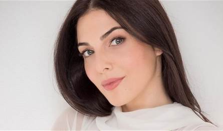 في السعودية.. رزان جمال تتألق بفستان باللون البرونزي