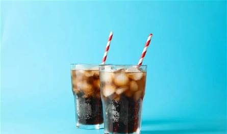 أيهما أنسب المشروبات الدايت صودا أم الخالية من السكر؟