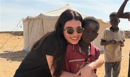 إعلامية لبنانية تزور مناطق النزوح في السودان 