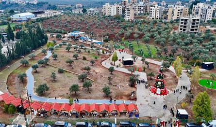 إفتتاح حديقة الرئيس سليمان فرنجيه العامة وإضاءة شجرة الميلاد (صور)