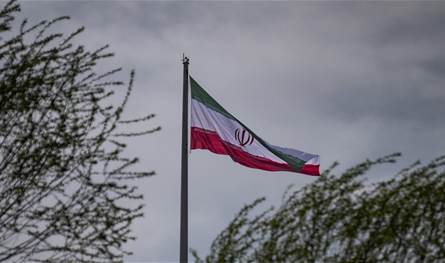 الريال الإيراني يهبط إلى أدنى مستوى له على الإطلاق