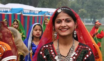 النساء الهنديات يحصلن على أجر مقابل رعاية أسرهن