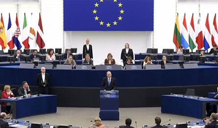 لماذا تضطر نساء أوروبا للانسحاب من السياسة؟