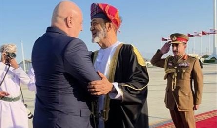 الرئيس عون وصل إلى سلطنة عمان: نتطلع لبحث سبل تعزيز التعاون الثنائي في مختلف المجالات