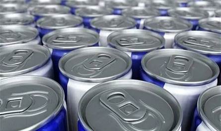 مشروبات الطاقة… قنبلة كافيين تضع القلب والدماغ على المحك