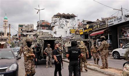 سلاح المخيمات إلى الواجهة مجددًا