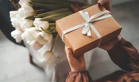 لهدايا متميّزة وفريدة في الأعياد.. هذه الطريقة تساعدك على اختيارها