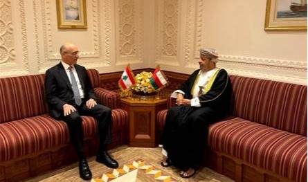 الحجار عقد اجتماعا ثنائيا مع نظيره العُماني في مسقط.. وتنويه بدور سلطنة عُمان في المنطقة