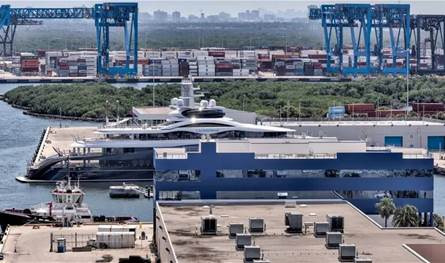 وقود يخت مارك زوكربيرغ الفاخر يثير ضجة.. اليكم ما جرى 