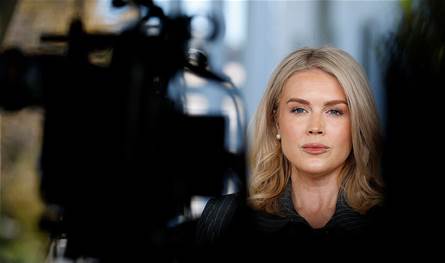 بالفيديو... شاهدوا كيف تغزّل ترامب بالمتحدثة باسم البيت الأبيض