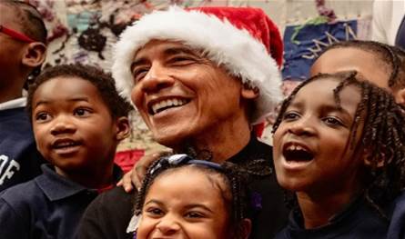 بقبعة &quot;بابا نويل&quot;... أوباما فاجأ مجموعة من التلاميذ!