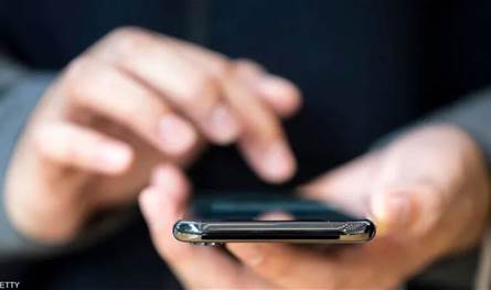 أخطاء قاتلة تقلص عمر هاتفك… كيف تتجنبها؟