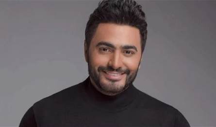 بعدما أثار أحمد سعد قلق الجمهور... مصادر تكشف وضع تامر حسني الصحيّ