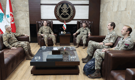 قائد الجيش استقبل مستشار وزارة الدفاع البريطانية.. وبحث في التعاون العسكري