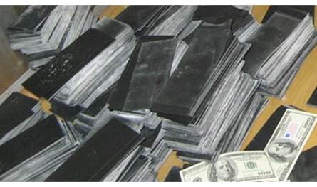 مُغطى بمادة لزجة.. الدولار الأسود يغزو لبنان فاحذروا (فيديو) 