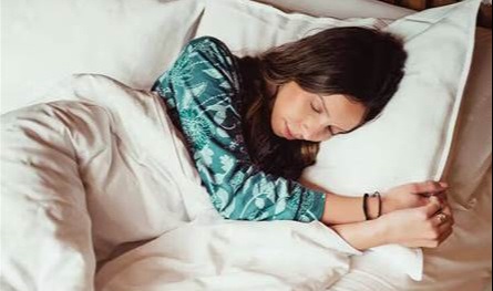 وضعية نومك تهدد صحتك الجسدية والعصبية.. كيف؟