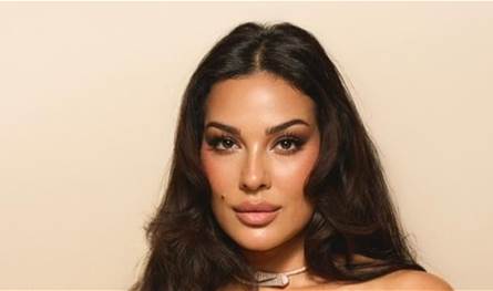 بإطلالات جريئة.. نادين نسيب نجيم تروّج لمستحضراتها والجمهور ينتقدها (فيديو)