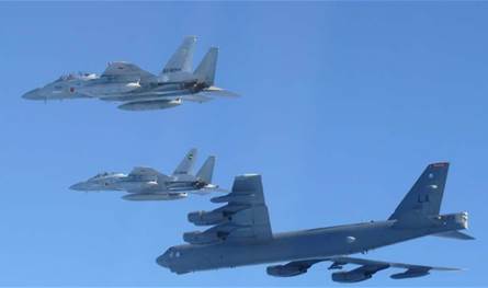 الولايات المتحدة واليابان تجريان مناورات جوية مشتركة