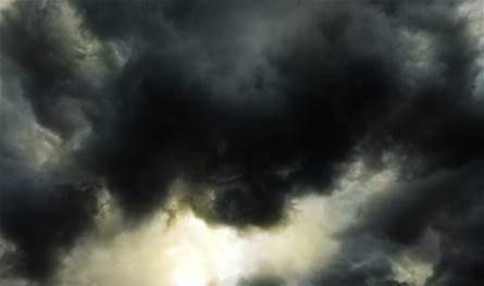 هل تحققت تنبؤات نوستراداموس وبابا فانغا لعام 2025؟