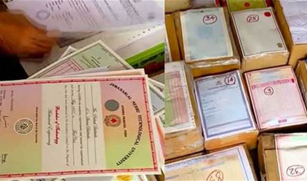ضبط أكبر شبكة تزوير في الهند .. باعت أكثر من مليون شهادة جامعية