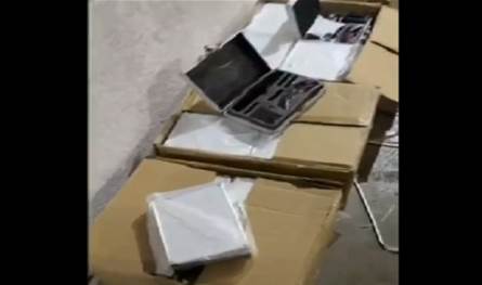 الإشتباه بحمولة &quot;فان&quot;... شاهدوا بالفيديو ما ضبطته الجمارك في داخله