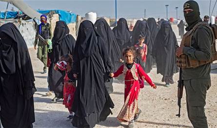 نساء وأطفال في مخيم الجهاديات حاولوا الفرار… والأمن يتدخل ليلًا