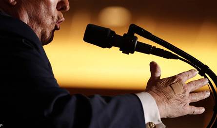 الضمادة تعود إلى الواجهة.. هل يعاني ترامب من مشكلات صحية؟