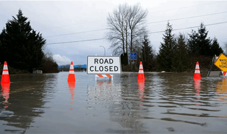 في واشنطن.. فيضانات عارمة وأوامر إخلاء لعشرات الآلاف من السكان