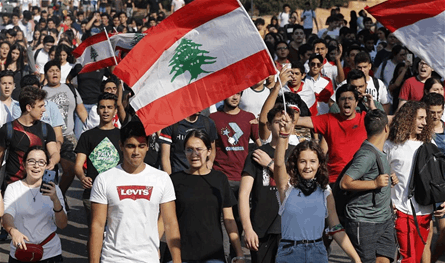 يدفعون ثمن الانهيار.. إحموا شباب لبنان