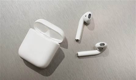 خطوات تنظيف سماعات AirPods