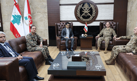 قائد الجيش استقبل السفير الهندي