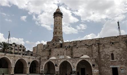 إنهيار باب أحد أكبر المساجد في فلسطين بسبب الأمطار