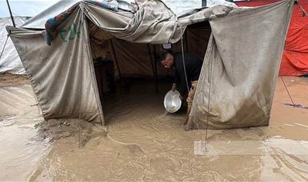 خلال 24 ساعة.. 14 وفاة بسبب الظروف الجوية  في غزة