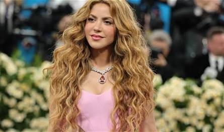 شاكيرا تتحول إلى ذئبة معدنية على مسرح بوينس آيرس