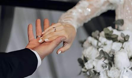 تزوجت 3 مرات.. هل تستعد هذه الفنانة الشهيرة لزواجها الرابع؟ (صورة)